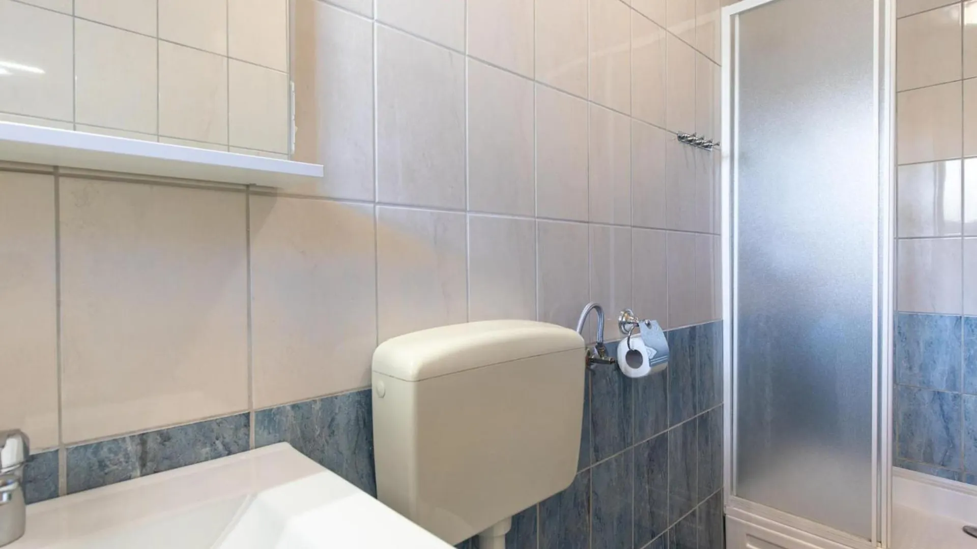 Two Bedroom Apartment With Balcony And Pool Krk Town 0*,