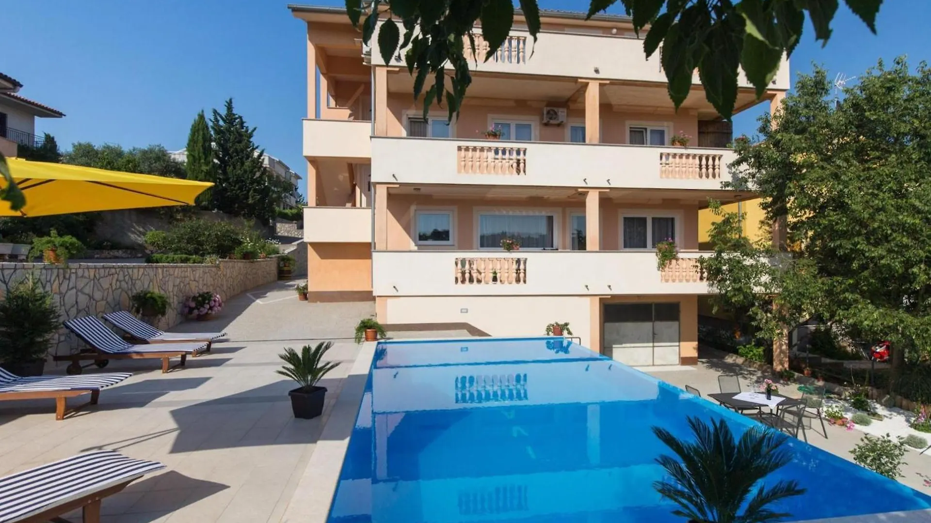 Two Bedroom Apartment With Balcony And Pool Krk Town